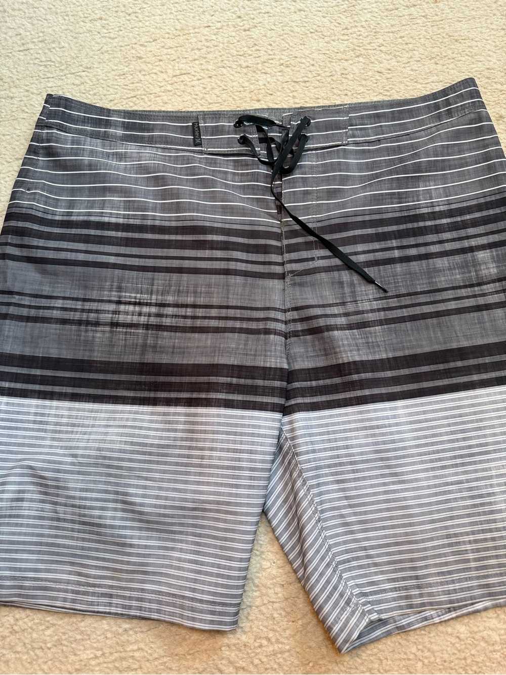 Men’s Hurley Board Shorts Size 34 - Picture 2 of 4